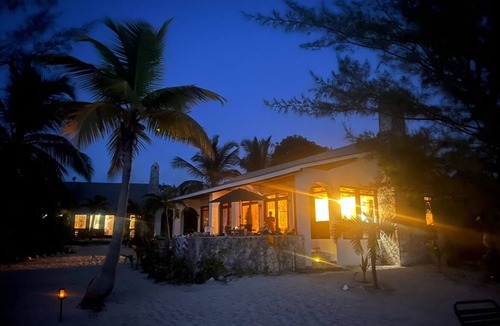 New Bight Villa | Two villas on a white sandy beach of Fernandez Bay
