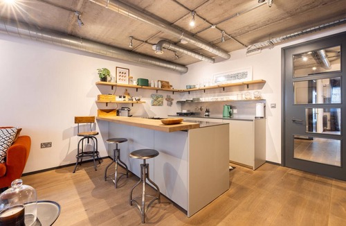 Cathedrals Apartment | Unique Loft-Style Apartment in Central London
