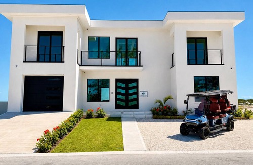 Rokers Point House | Vantage Point Exuma Luxury Villa - Heated Pool