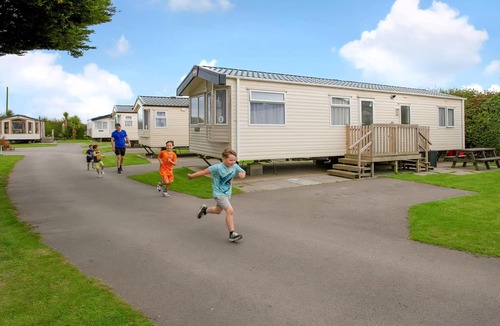 Mappleton House | Very comfortable, modern and contemporary caravan with one double and two twin.