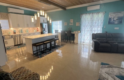 Jimmy Hill House | Very quiet spacious house located near Hoopers Bay and Turtle Beach