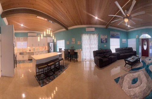 Jimmy Hill House | Very quiet spacious house located near Hoopers Bay and Turtle Beach
