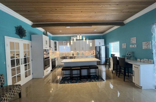 Jimmy Hill House | Very quiet spacious house located near Hoopers Bay and Turtle Beach