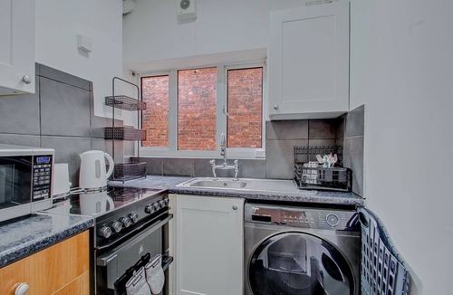 Mapesbury Apartment | Vibrant Willesden Green 2 Bedroom Flat