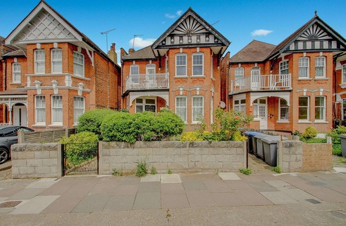Mapesbury Apartment | Vibrant Willesden Green 2 Bedroom Flat