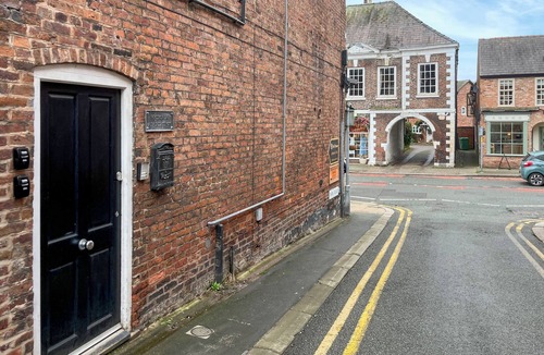 Tarporley Apartment | Victoria Apartment 1
