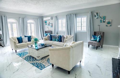 Nassau Villa | Villa By the Beach - sleeps 6 plus