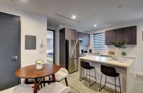 Nassau Apartment | Villa Luxe! Stylish, modern condo near beach