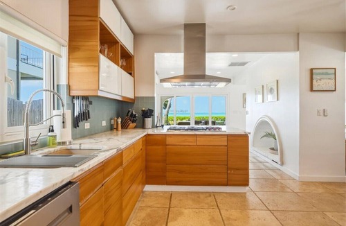 Nassau House | Villa Oasis- Beachfront House with Pool- Close to BahaMar!