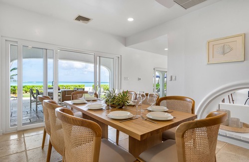 Nassau House | Villa Oasis- Beachfront House with Pool- Close to BahaMar!