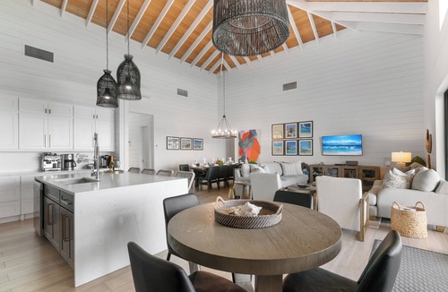Jimmy Hill House | Villa Oceania: 5-Star Oceanfront 5BR Luxury Villa with Infinity Pool