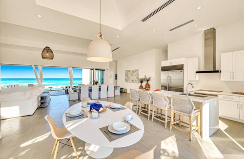 North Bimini Villa | Villa on the Beach/Heated Pool/Bohemian Vibe/Corsair Key