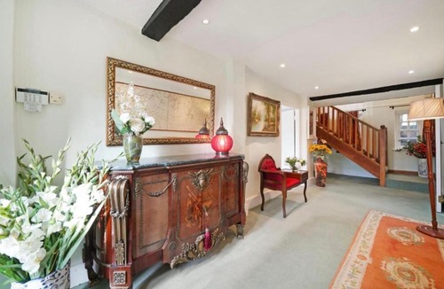 Eastcote and East Ruislip Villa | Villa sleeps 17 Historic Heritage 20mins away from Baker Street with HOT TUB Not for Event