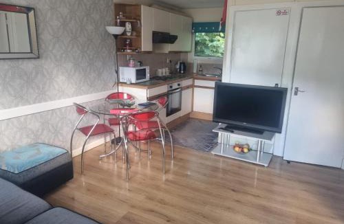 Camelford Villa | Villa Sleeps 4 with Free Parking