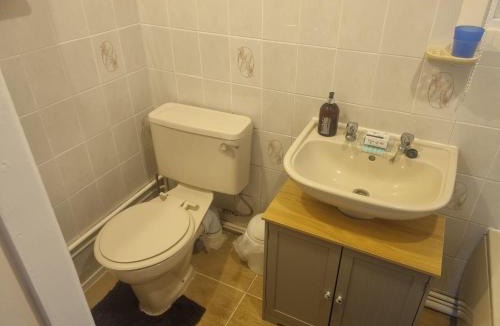 Camelford Villa | Villa Sleeps 4 with Free Parking