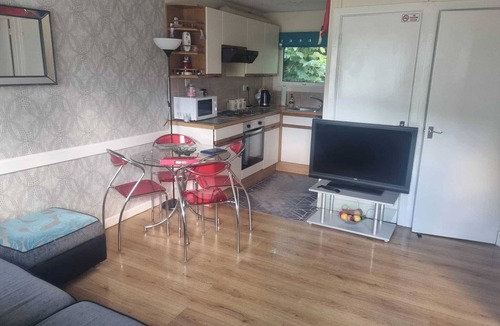 Camelford Villa | Villa Sleeps 4 with Free Parking