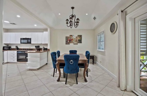 Nassau House | Villa w/Easy Beach Access