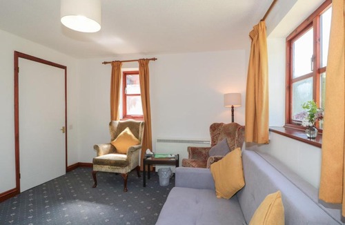 Dursley House | Walk Close