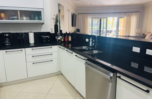 Bahamia West Condo | Walk to Bahamia Beach