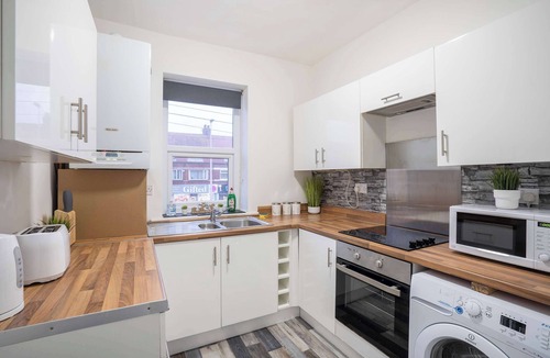 Bispham Apartment | Walk to the Beach- Free Parking - Contractor Stay