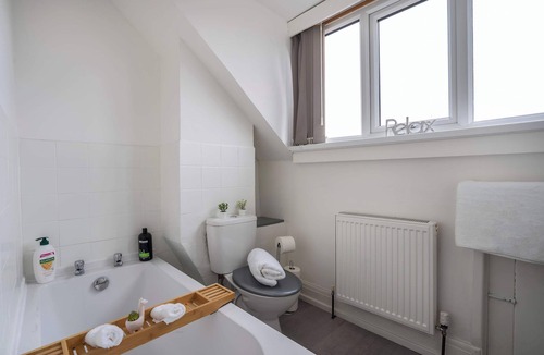 Bispham Apartment | Walk to the Beach- Free Parking - Contractor Stay