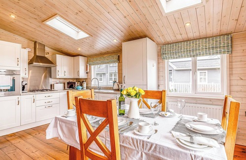 Willington Cottage | Walnut Lodge is a delightful 2-bedroom Nordic Style lodge sleeping 4 persons.