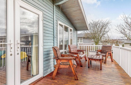 Willington Cottage | Walnut Lodge is a delightful 2-bedroom Nordic Style lodge sleeping 4 persons.