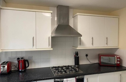 Cambridge House | Warm & Cosy 4 Bed Cambridge House-Parking & Garden