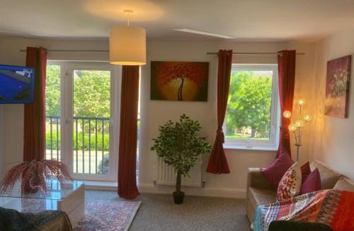 Cambridge House | Warm & Homely Milton Rd House w Big Garden, High Speed WIFI & Free Parking