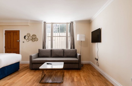 Lancaster Gate Apartment | Warm Standard Studio in Queensway