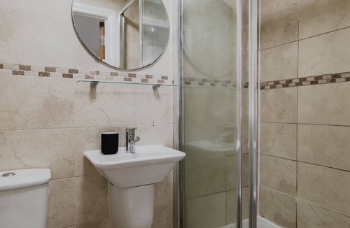 Lancaster Gate Apartment | Warm Standard Studio in Queensway