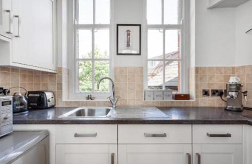 Warwick Town Centre Apartment | Warwick Post Office Apartment