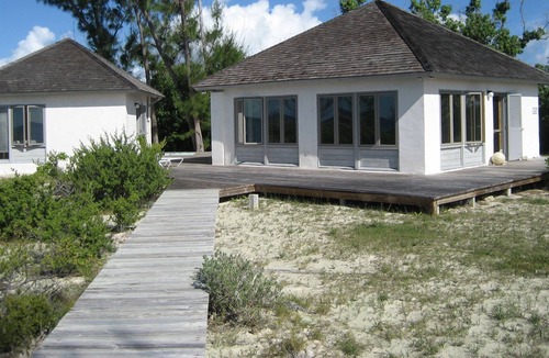 Governor's Harbour Cottage | Waterfront Cottage. Perfect Sunset and Swimming (Governor's Harbour)