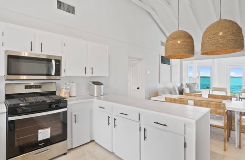 George Town House | Waterfront Georgetown home, 8ppl,Chef, Boat Tour