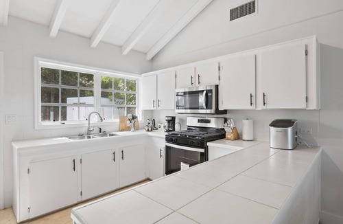 George Town House | Waterfront Georgetown home, 8ppl,Chef, Boat Tour