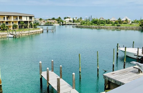 Bahamia West House | Waterfront Italian inspired tropical escape