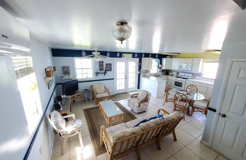 Spanish Wells House | Waterfront - Ocean & Harbour views - 3 Bed/2 Bath - SEA BREEZE COTTAGE