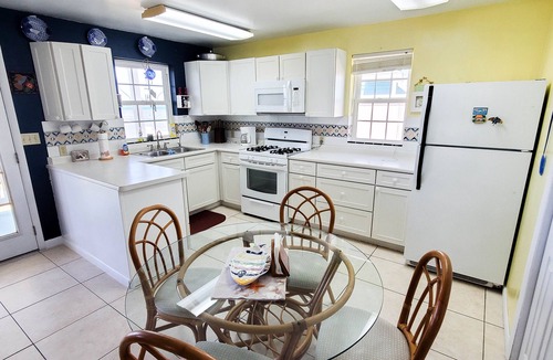 Spanish Wells House | Waterfront - Ocean & Harbour views - 3 Bed/2 Bath - SEA BREEZE COTTAGE
