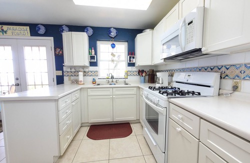 Spanish Wells House | Waterfront - Ocean & Harbour views - 3 Bed/2 Bath - SEA BREEZE COTTAGE
