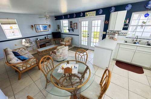 Spanish Wells House | Waterfront - Ocean & Harbour views - 3 Bed/2 Bath - SEA BREEZE COTTAGE