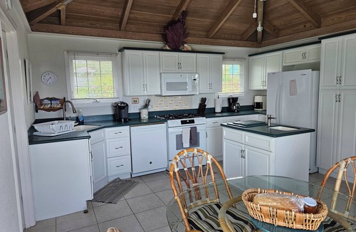 Green Turtle Cay House | Waterfront on White Sound, Private Dock, Beach, Swimming Pool, Solar/Batteries