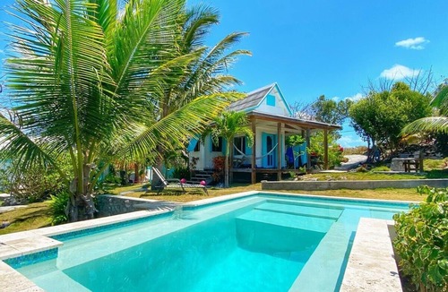 Gregory Town Cottage | WATERFRONT W/POOL, STARFISH