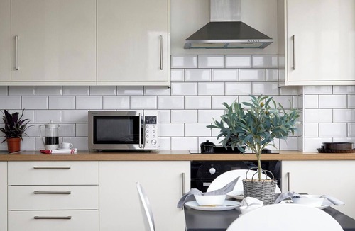 Watford Town Centre Apartment | Watford WD18 - Gorgeous 2Bedroom/2Bathroom Flat with FREE WIFI and Parking
