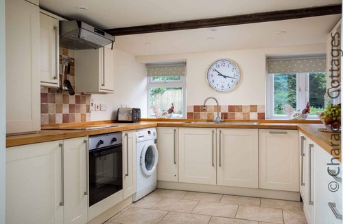 Bourton-on-the-Water Cottage | WEIR COTTAGE, family friendly, with open fire in Bourton-On-The-Water