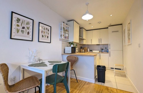 Liverpool Apartment | Welcome to our chic, newly-renovated 1-bedroom apartment in Liverpool City Centre!