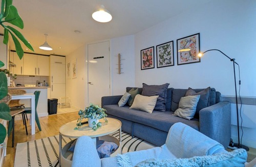 Liverpool Apartment | Welcome to our chic, newly-renovated 1-bedroom apartment in Liverpool City Centre!