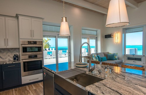 Tar Bay House | Welcome To Sandy Bum Relax In Luxury On Tar Bay Beach (7 Bedroom Listing)