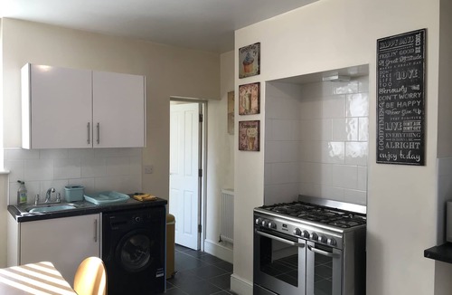 St Helens Apartment | Welcoming Spacious 2-bedroom House in St Helens