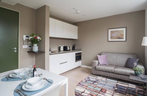 Hampstead Apartment | Wells Court by Aeria Apartments