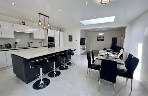 Stonebridge House | Wembley Stadium 5* Brand New House sleeps 14